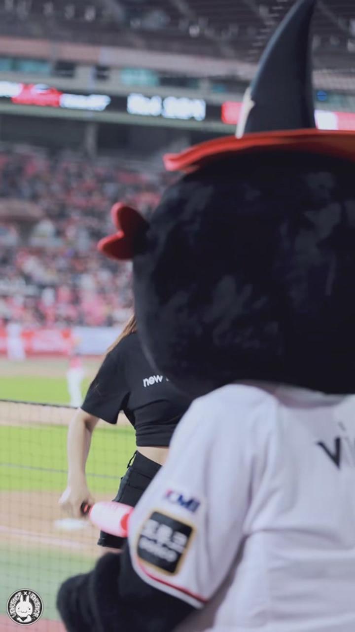 220426 치어리더 김진아 직캠 비디오 썸네일 이미지