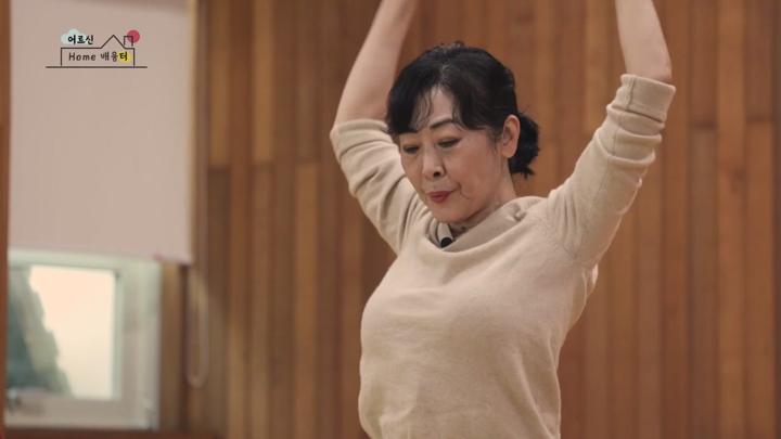 [시니어 요가] 23회.무릎과 허리에 좋은 시니어 스트레칭 (45분) 비디오 썸네일 이미지