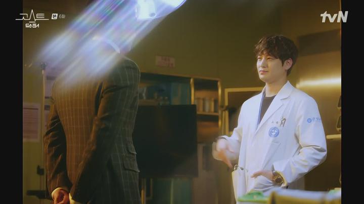 고스트 닥터.E06.220118.720p-NEXT 비디오 썸네일 이미지