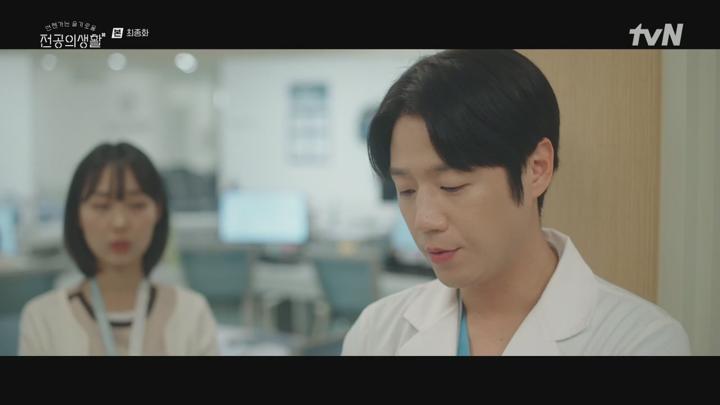 언젠가는 슬기로울 전공의생활.최종화.E12.250518.720p.H264-F1RST 비디오 썸네일 이미지