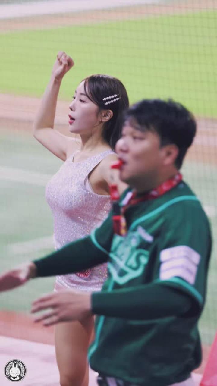 240427 치어리더 이리안 직캠 비디오 썸네일 이미지