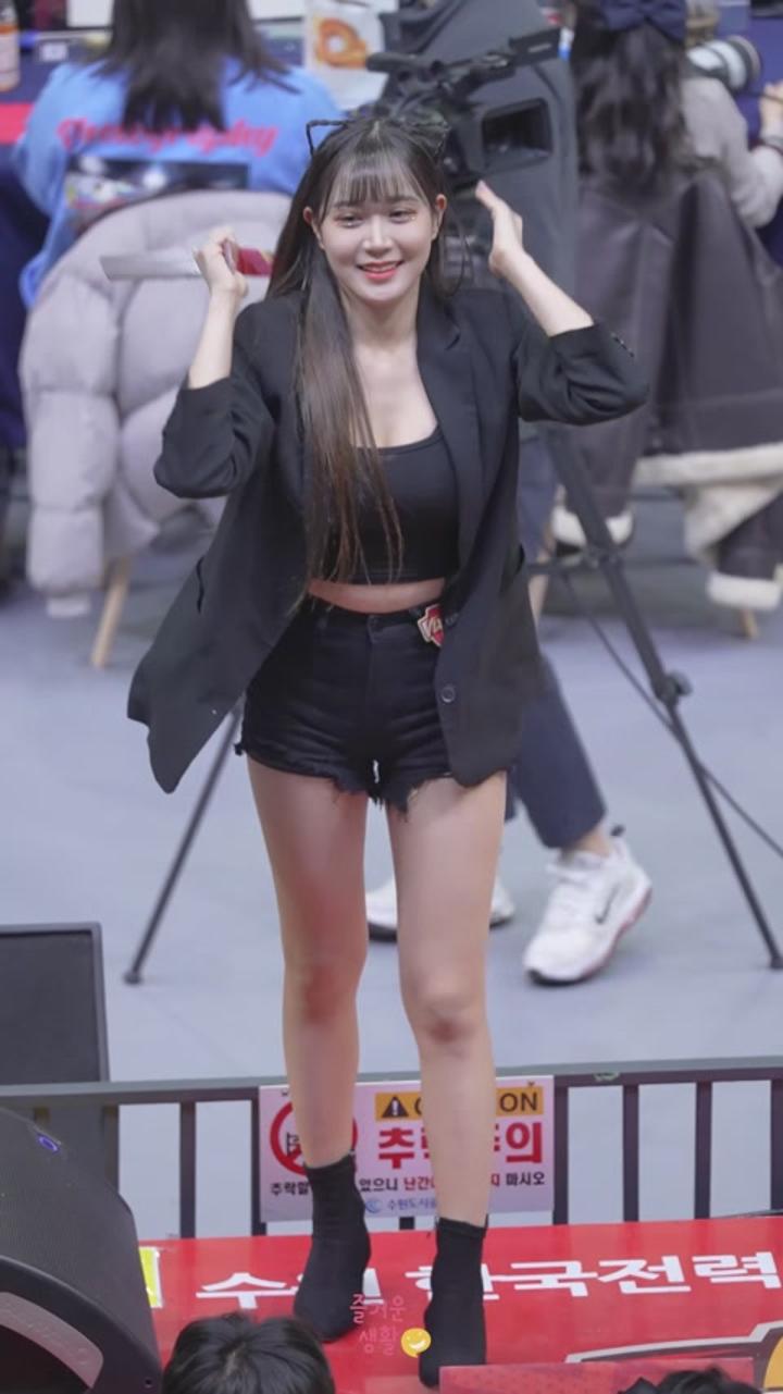 230226 치어리더 변하율 직캠 비디오 썸네일 이미지