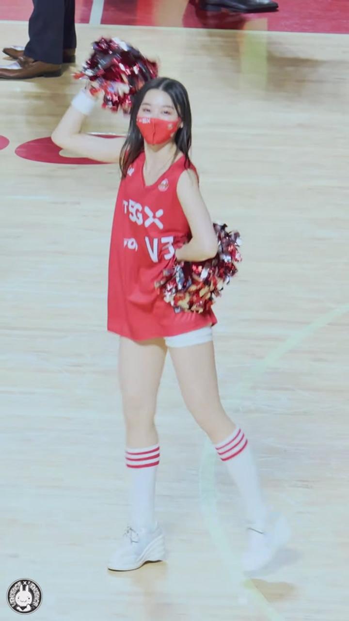 210404 치어리더 김민지 직캠 비디오 썸네일 이미지