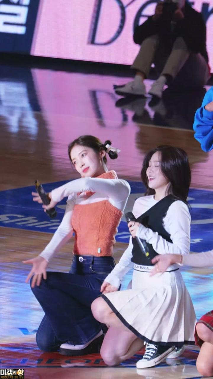230108 오마이걸 아린 직캠 돌핀 비디오 썸네일 이미지