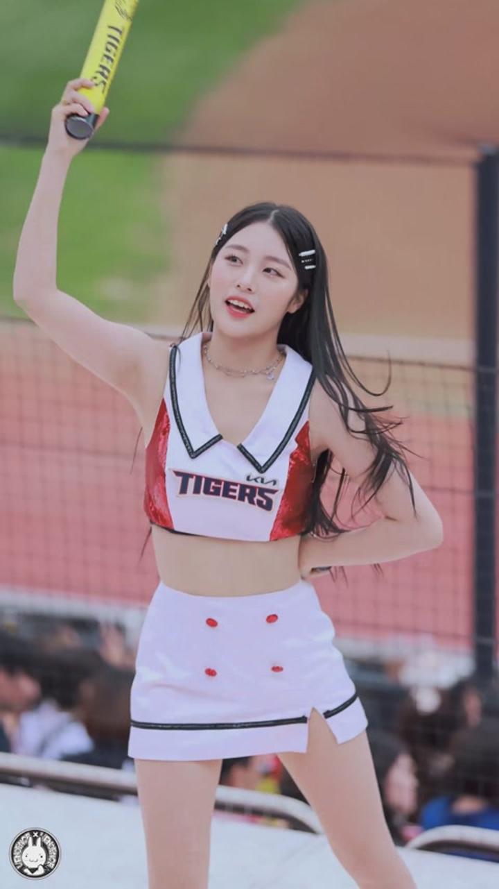 231004 치어리더 유세빈 직캠 (2) 비디오 썸네일 이미지
