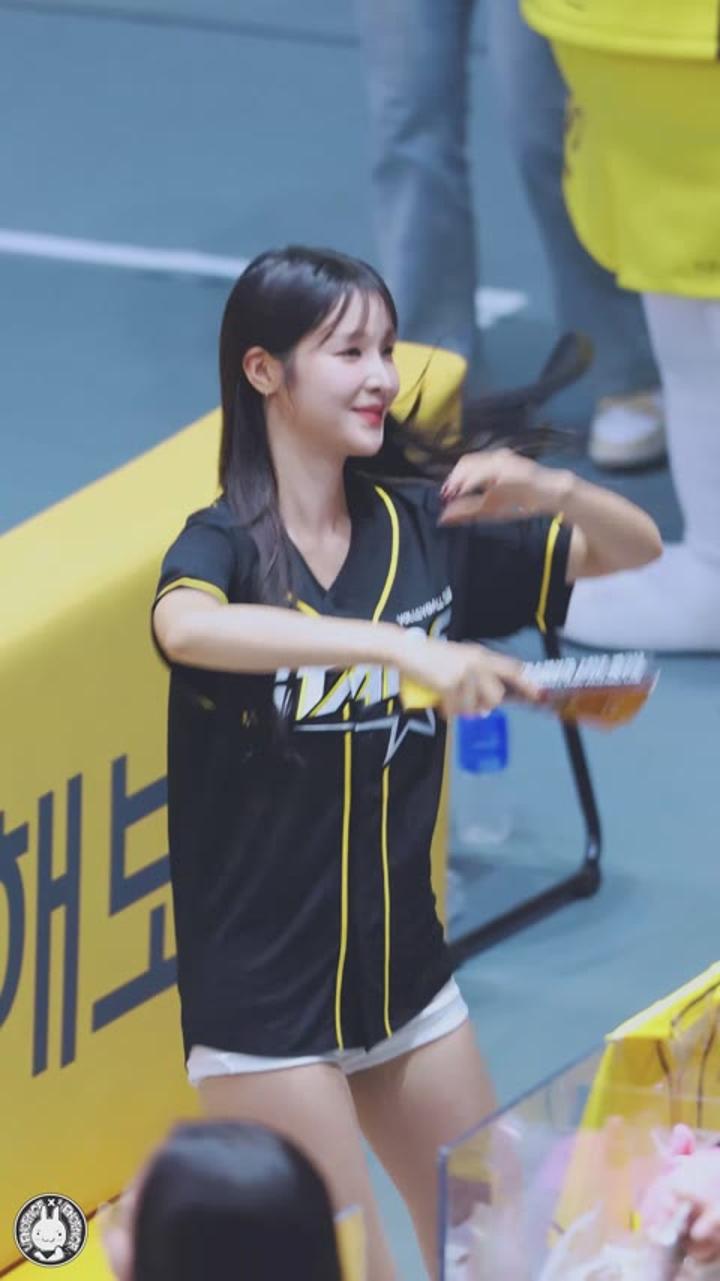 241109 치어리더 유보영 직캠 비디오 썸네일 이미지