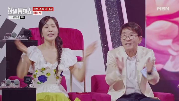 한일톱텐쇼.한일 현역들의 든든한 조력자들 등장- 그리고 스튜디오 충격에 빠뜨린 '000'의 깜짝 출연?!.E15.240903.720p.H264-F1RST 비디오 썸네일 이미지