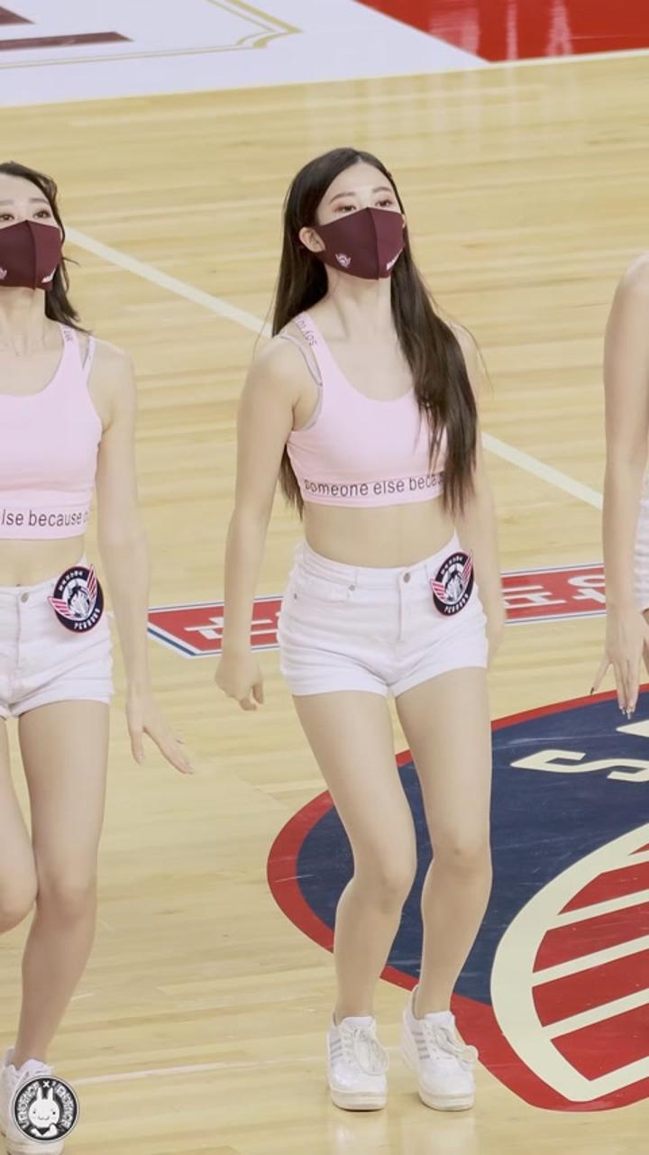 211104 치어리더 한유진 직캠 비디오 썸네일 이미지