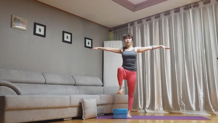 시니어 전신요가 1강_개운100프로(편안한 요가를 원하시는 분들도 함께 하세요) 비디오 썸네일 이미지