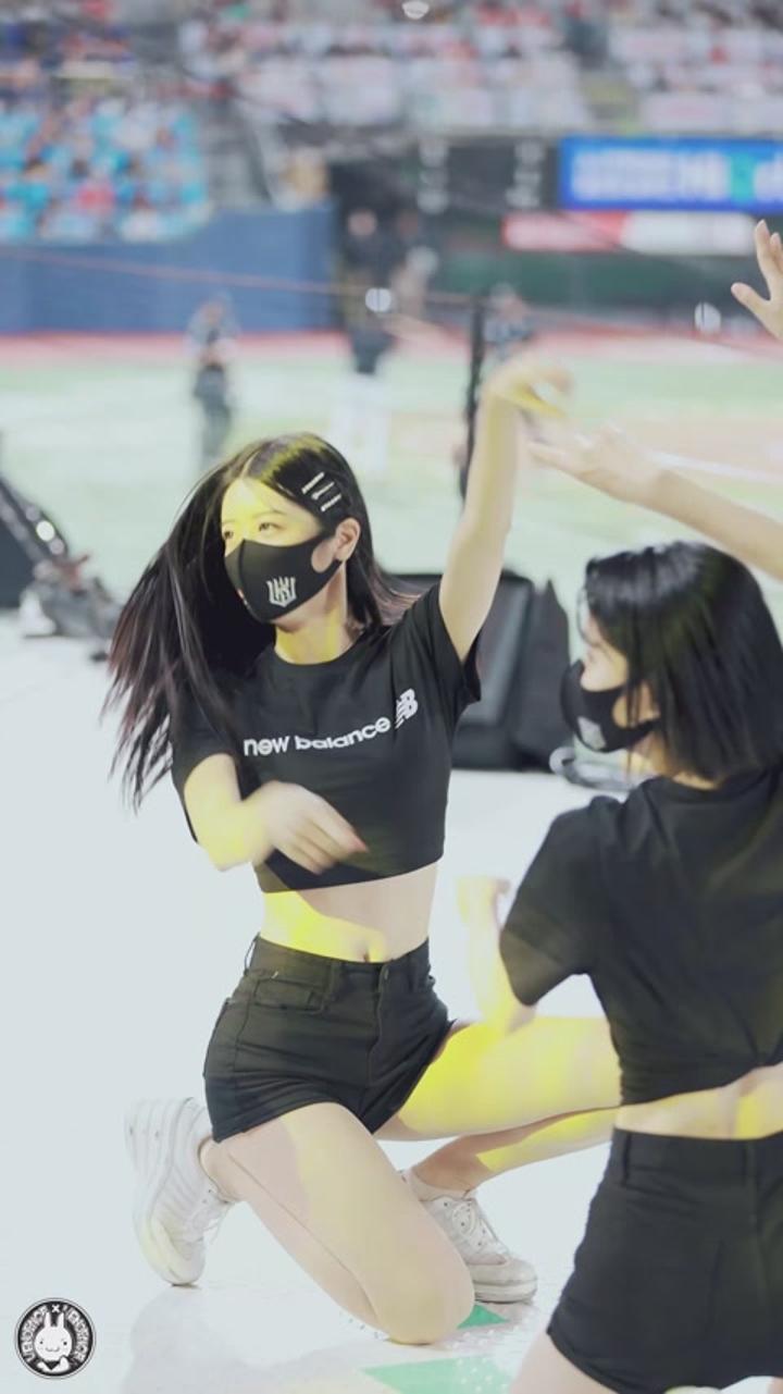 220426 치어리더 신세희 직캠 (5) 비디오 썸네일 이미지