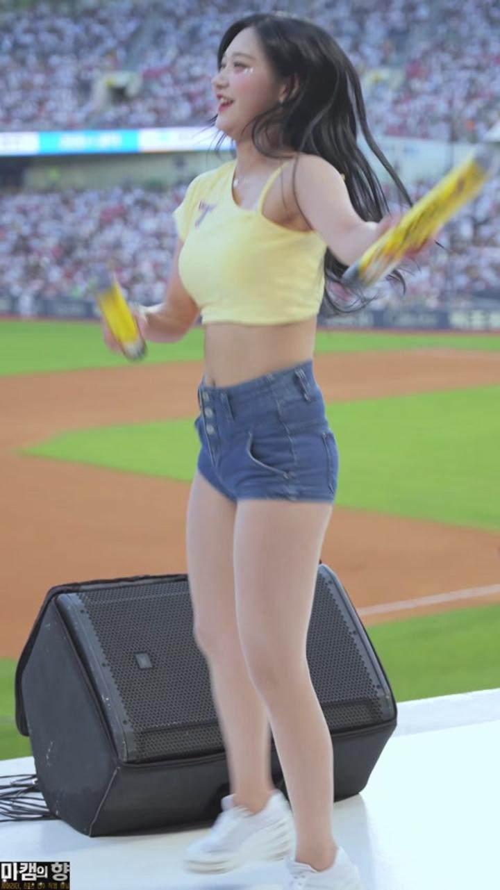 240608 치어리더 유세리 직캠 비디오 썸네일 이미지
