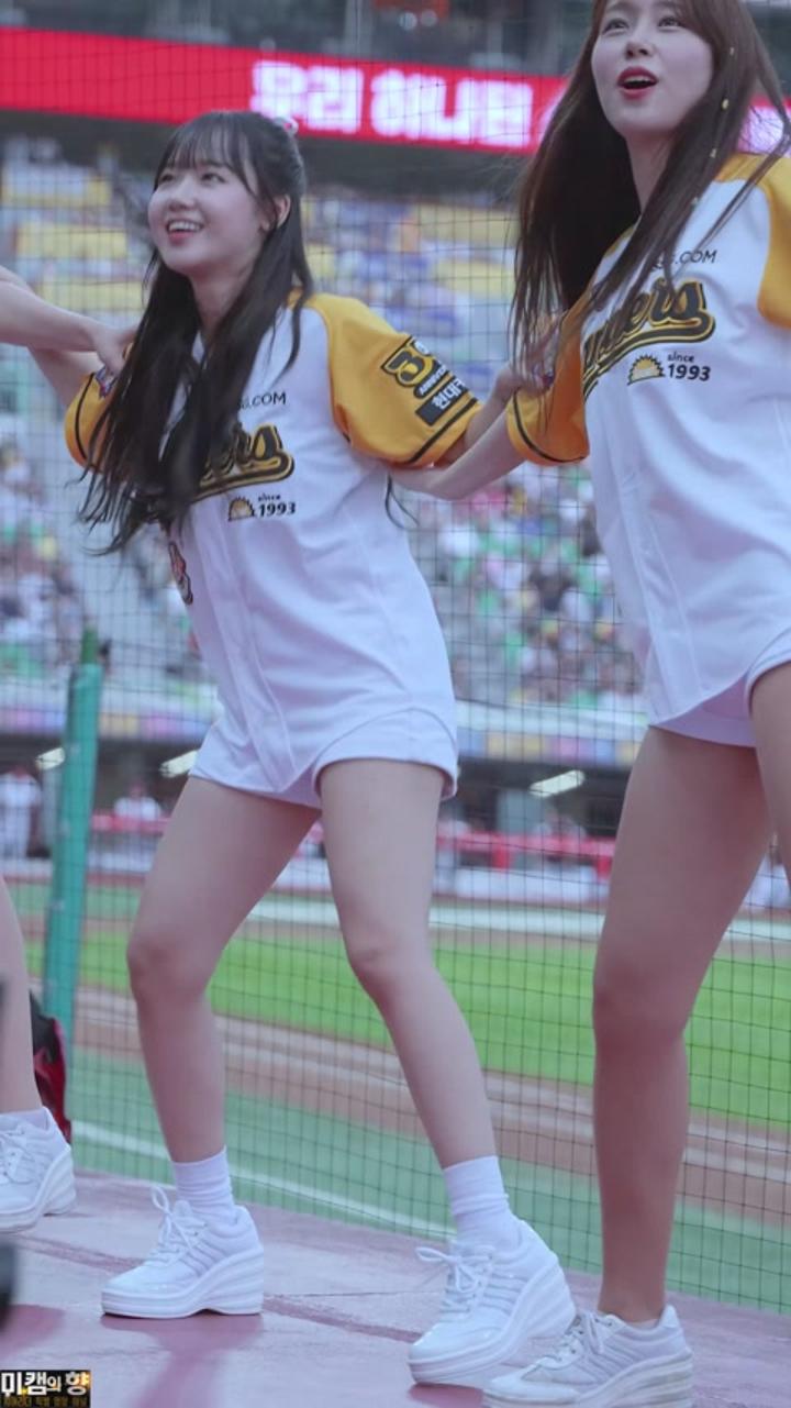 230818 최유정(위키미키) 직캠 일일치어리더 응원 비디오 썸네일 이미지