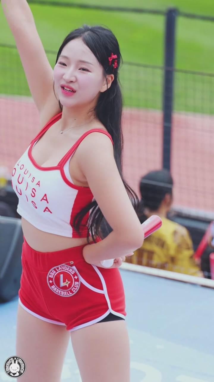240922 치어리더 이연진 직캠 비디오 썸네일 이미지
