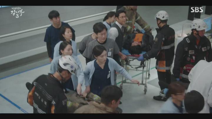 낭만닥터 김사부 3.E15.230616.720p-NEXT 비디오 썸네일 이미지