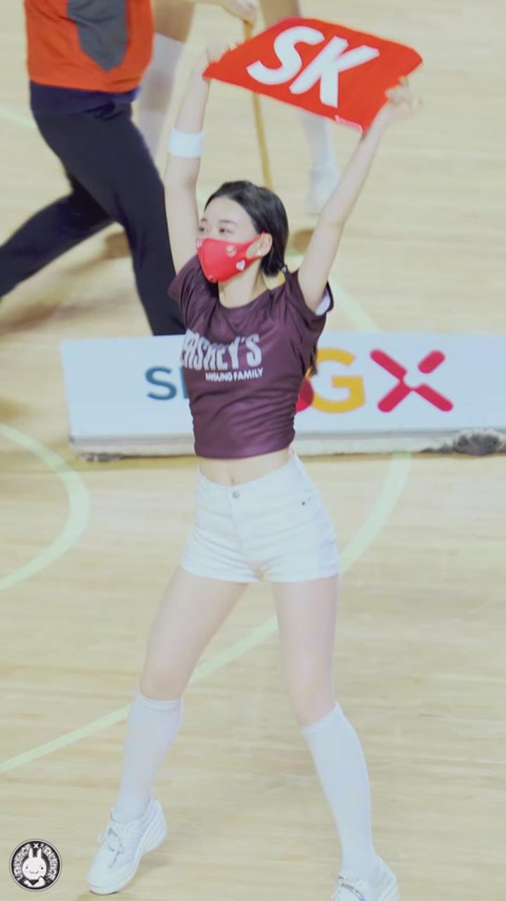 210403 치어리더 김민지 직캠 비디오 썸네일 이미지