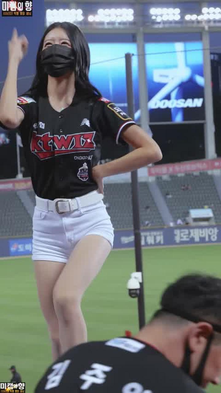 220824 치어리더 신세희 직캠 비디오 썸네일 이미지