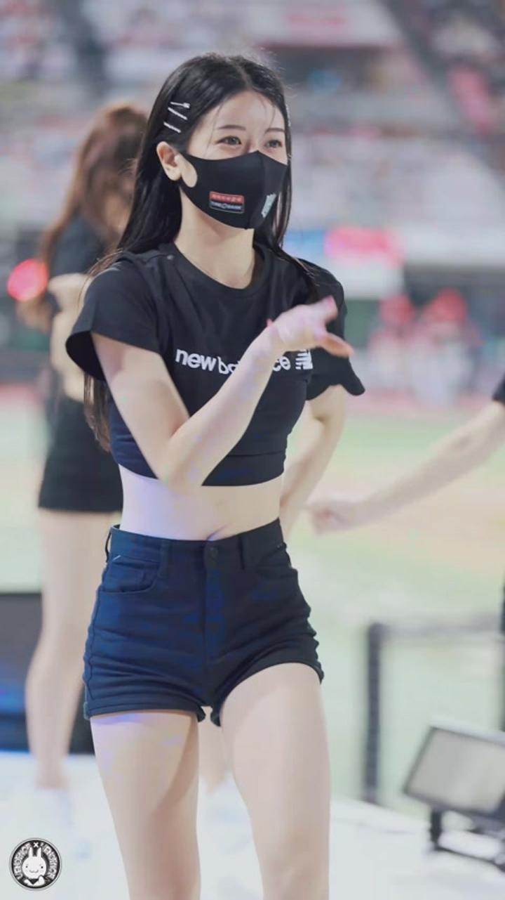 220426 치어리더 신세희 직캠 (8) 비디오 썸네일 이미지