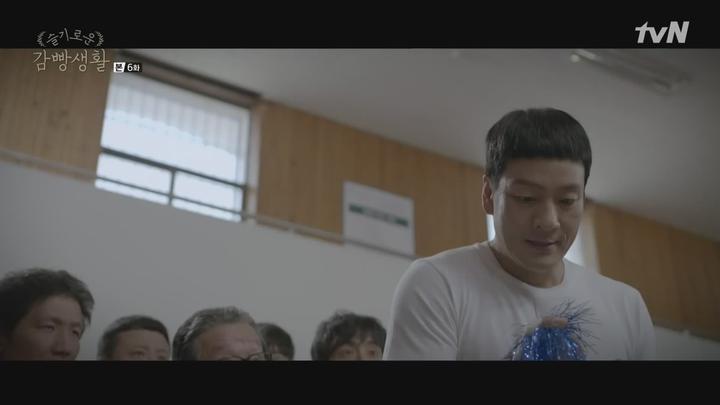 슬기로운 감빵생활.E06.171207.1080p-NEXT 비디오 썸네일 이미지