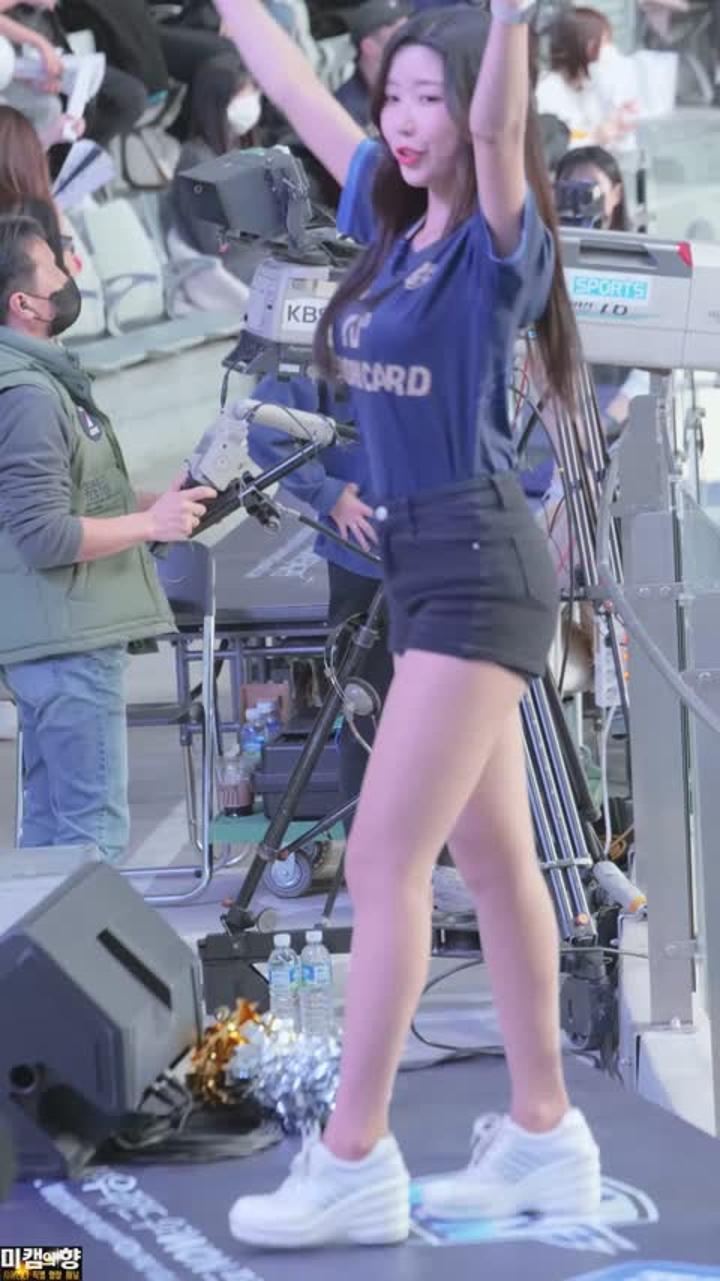 230217 치어리더 류현주 직캠 비디오 썸네일 이미지