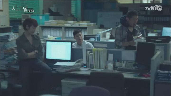 시그널  1화-16화  완결[720P] - 이제훈.김혜수.조진웅 비디오 썸네일 이미지