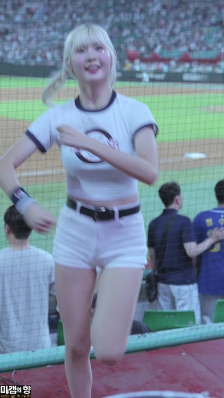 240810 치어리더 안혜지 직캠1 (2) 비디오 썸네일 이미지