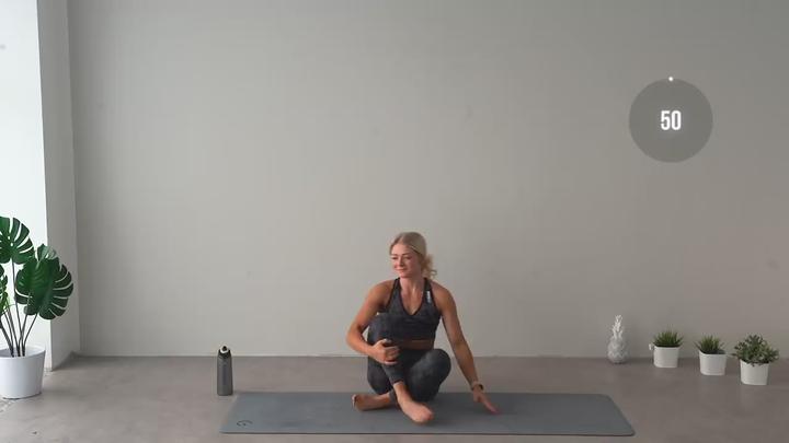전신운동.21_30 MIN Stretch, Relax & Recover Workout - Mobility, No Equipment, No Repeat 비디오 썸네일 이미지