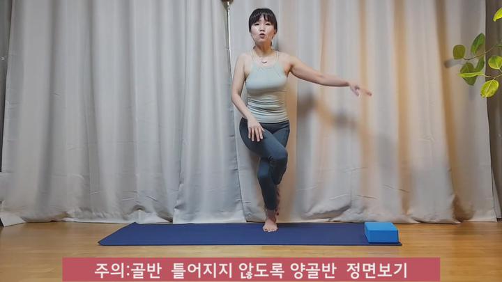 요가는 나랑 안 맞는다(7편)_독수리자세.선활자세 비디오 썸네일 이미지