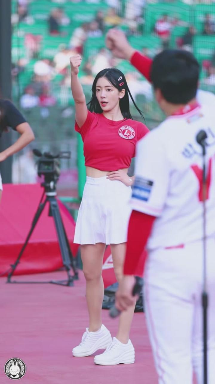 240315 치어리더 이엄지 직캠 비디오 썸네일 이미지