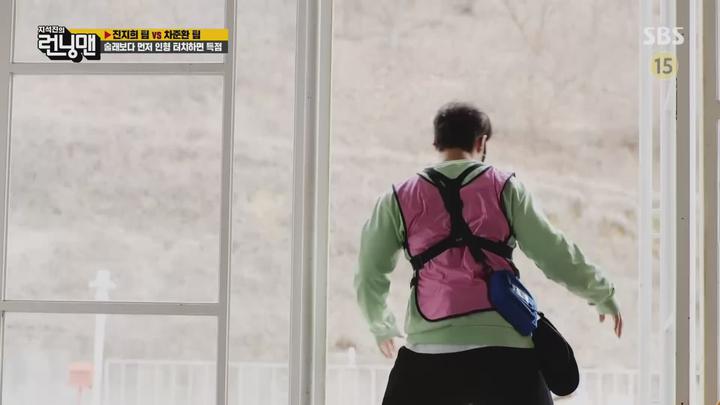 [SBS] 런닝맨 (비투비 없는 비투비 특집 - 지효).E596.220327.1080p.H264-F1RST 비디오 썸네일 이미지