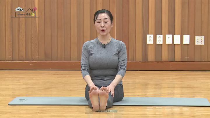 [시니어 요가] 01회. 누구나 쉽게 배울 수 있는 시니어 요가 비디오 썸네일 이미지