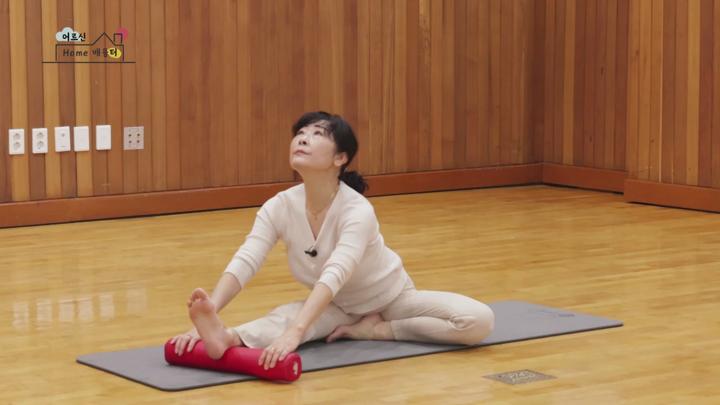 [시니어 요가] 30회. 집에서 따라하기 좋은 건강봉 활용 요가 45분 비디오 썸네일 이미지