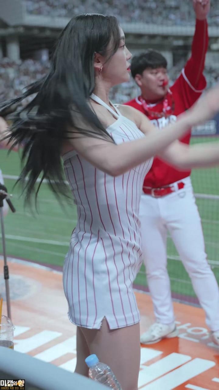 230505 치어리더 이엄지 직캠 비디오 썸네일 이미지