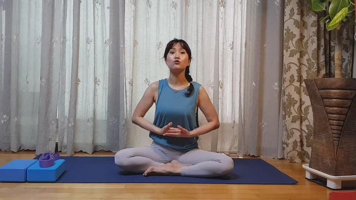 요가는 나랑 안 맞는다(1편) 기본호흡, 전굴,후굴동작 비디오 썸네일 이미지