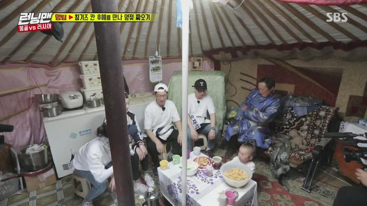 런닝맨.E353.170604.1080p-NEXT 비디오 썸네일 이미지