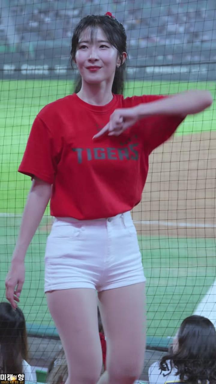 230705 치어리더 김민기 직캠 (5) 비디오 썸네일 이미지