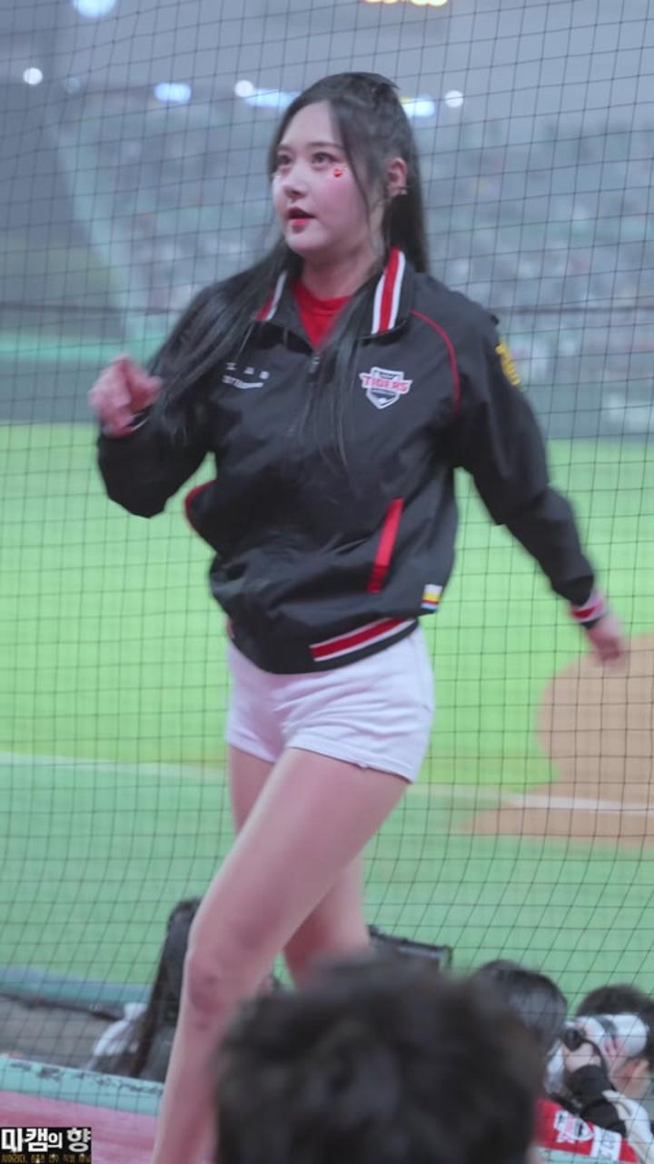 240416 치어리더 유세리 직캠 (4) 비디오 썸네일 이미지