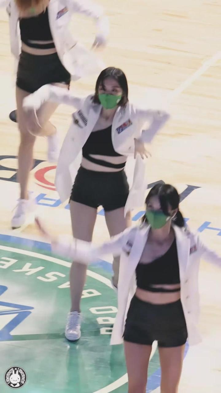210330 치어리더 하지원 직캠 비디오 썸네일 이미지