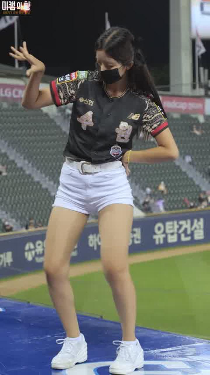 220915 치어리더 김진아 직캠1 비디오 썸네일 이미지
