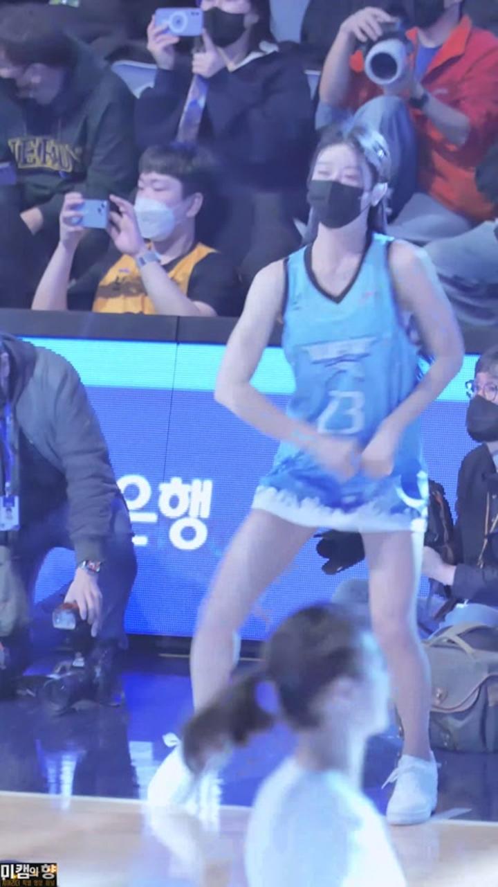 230108 치어리더 신세희 직캠 비디오 썸네일 이미지
