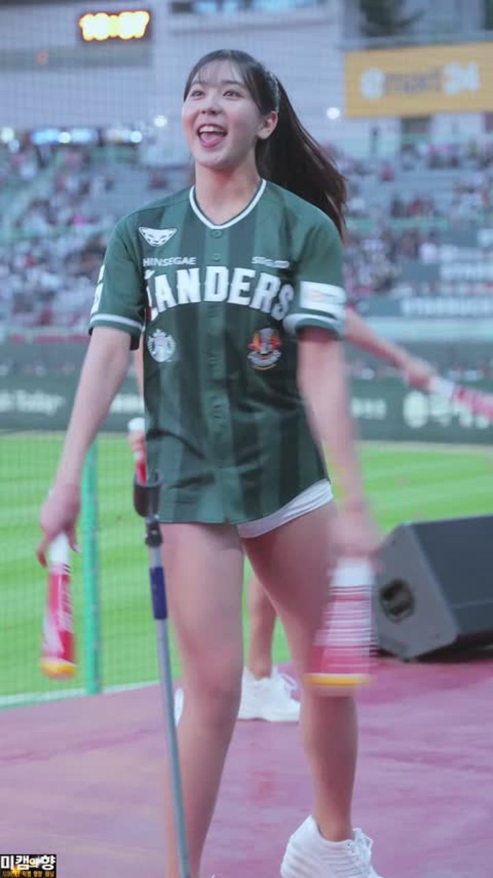 230428 치어리더 목나경 직캠 비디오 썸네일 이미지