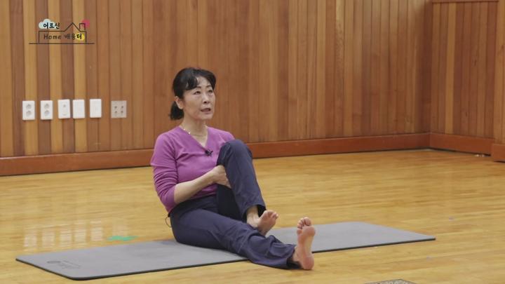 [시니어 요가] 27회.뻐근한 몸을 일으키는 시니어 요가 45분 비디오 썸네일 이미지