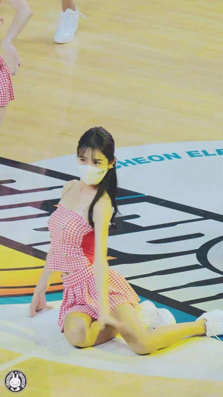 201206 치어리더 신세희 직캠 (3) 비디오 썸네일 이미지