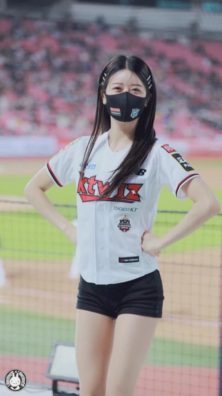220426 치어리더 신세희 직캠 비디오 썸네일 이미지