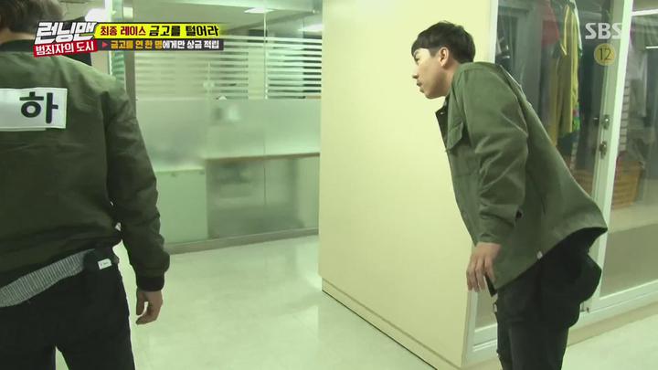 런닝맨.E375.171105.1080p-NEXT (노사연, 조세호, 강다니엘, 하연수 2부) 비디오 썸네일 이미지