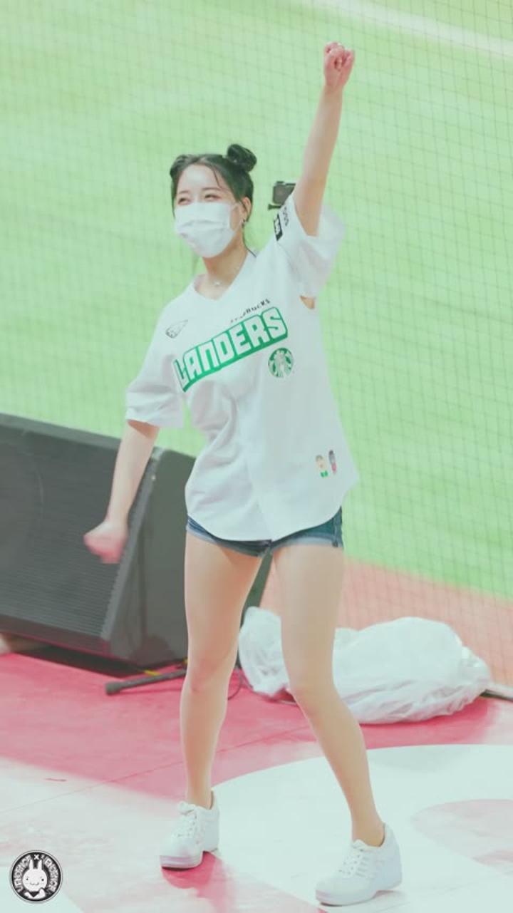 210521 치어리더 안이랑 직캠 (1) 비디오 썸네일 이미지