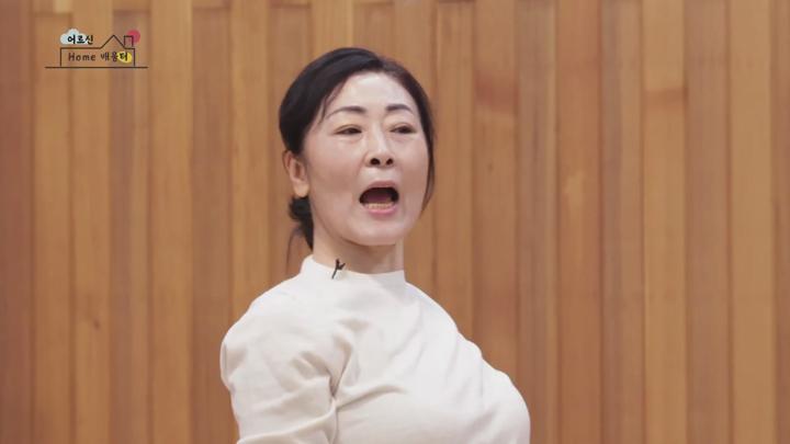 [시니어 요가] 22회.좁은 공간에서도 할 수 있는 쉬운 스트레칭 (45분) 비디오 썸네일 이미지