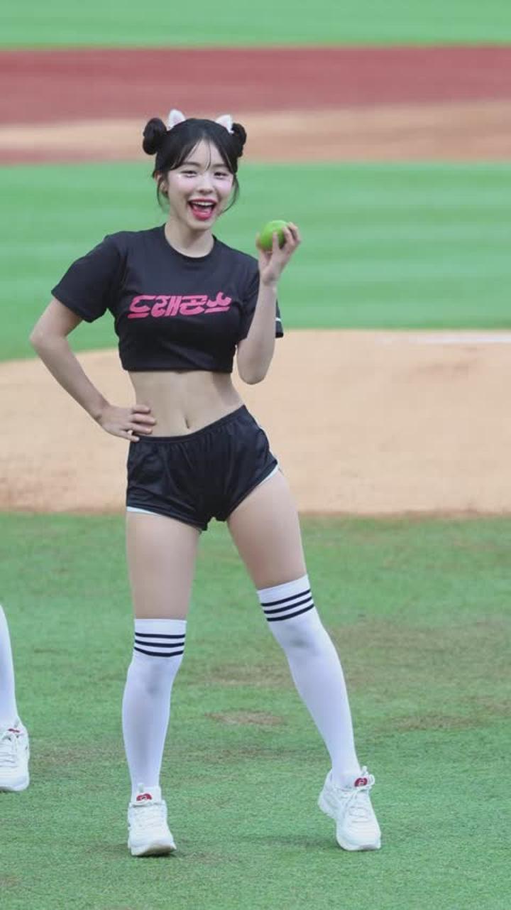 치어리더 이다혜 직캠 Cheerleader (98) 비디오 썸네일 이미지