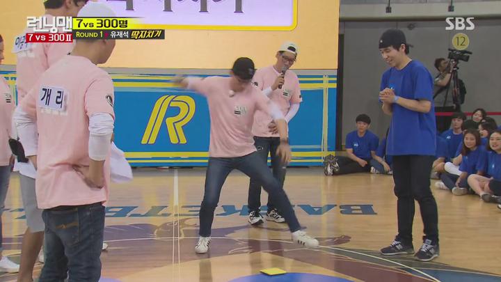 런닝맨.E301.160529.720p-NEXT (방탄소년단, 연세대학교 학생 300명 2부) 비디오 썸네일 이미지