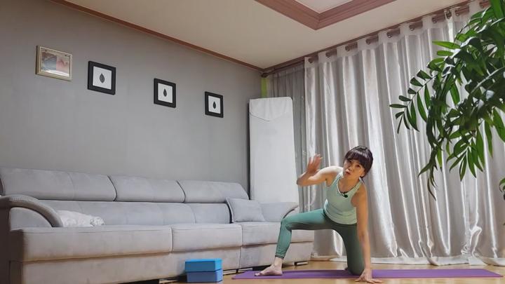 햄스트링을 건강하게 늘리기 비디오 썸네일 이미지