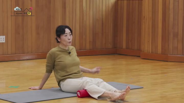 [시니어 요가] 26회.봄철 어깨통증 예방하는 봉스트레칭 비디오 썸네일 이미지